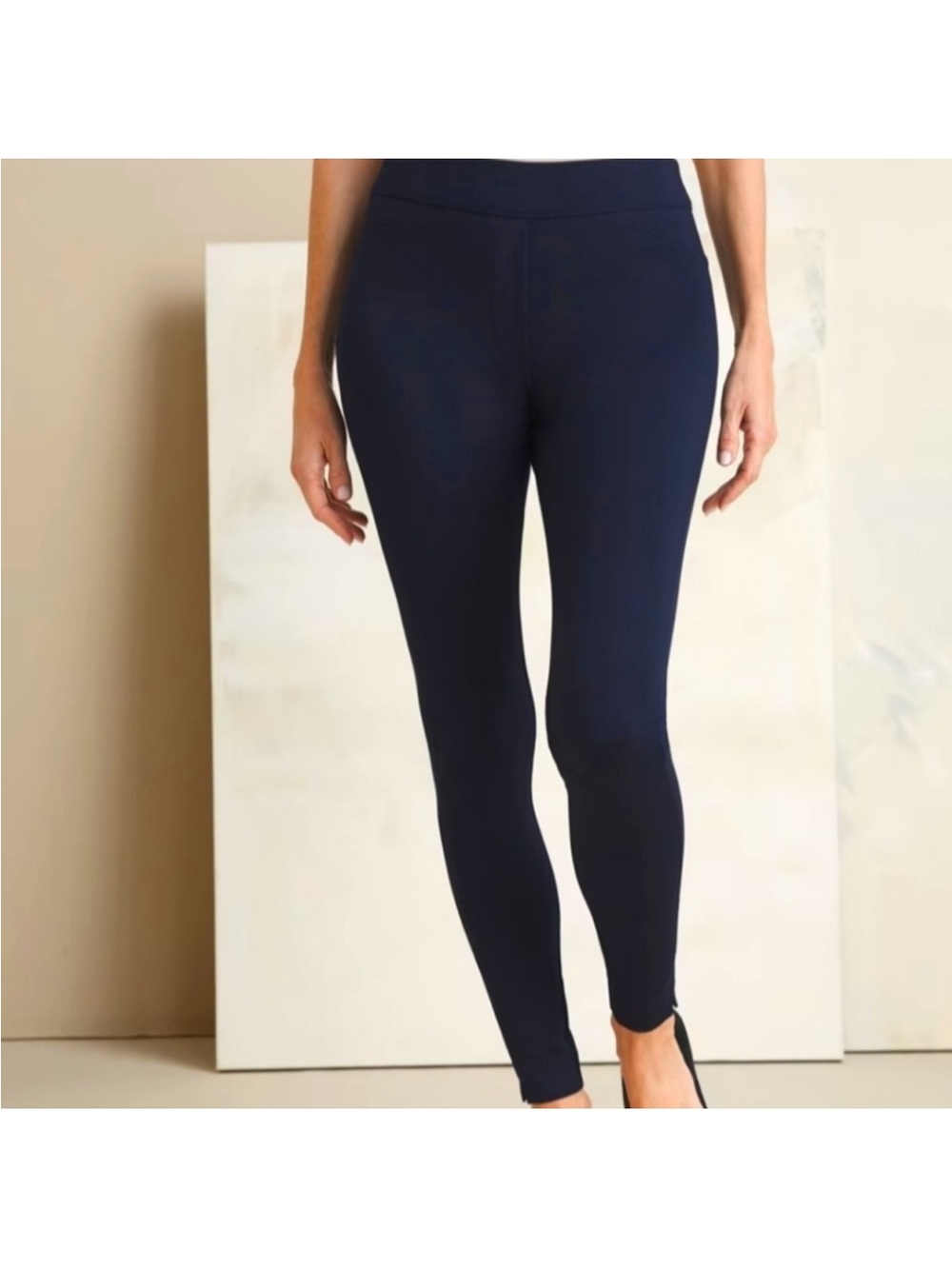Women’s Black Chico’s Ponte leggings  ankle Pull-On 0R 4